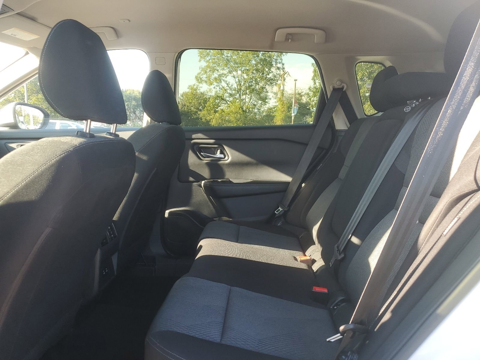 Used 2024 Nissan Rogue SV image 12