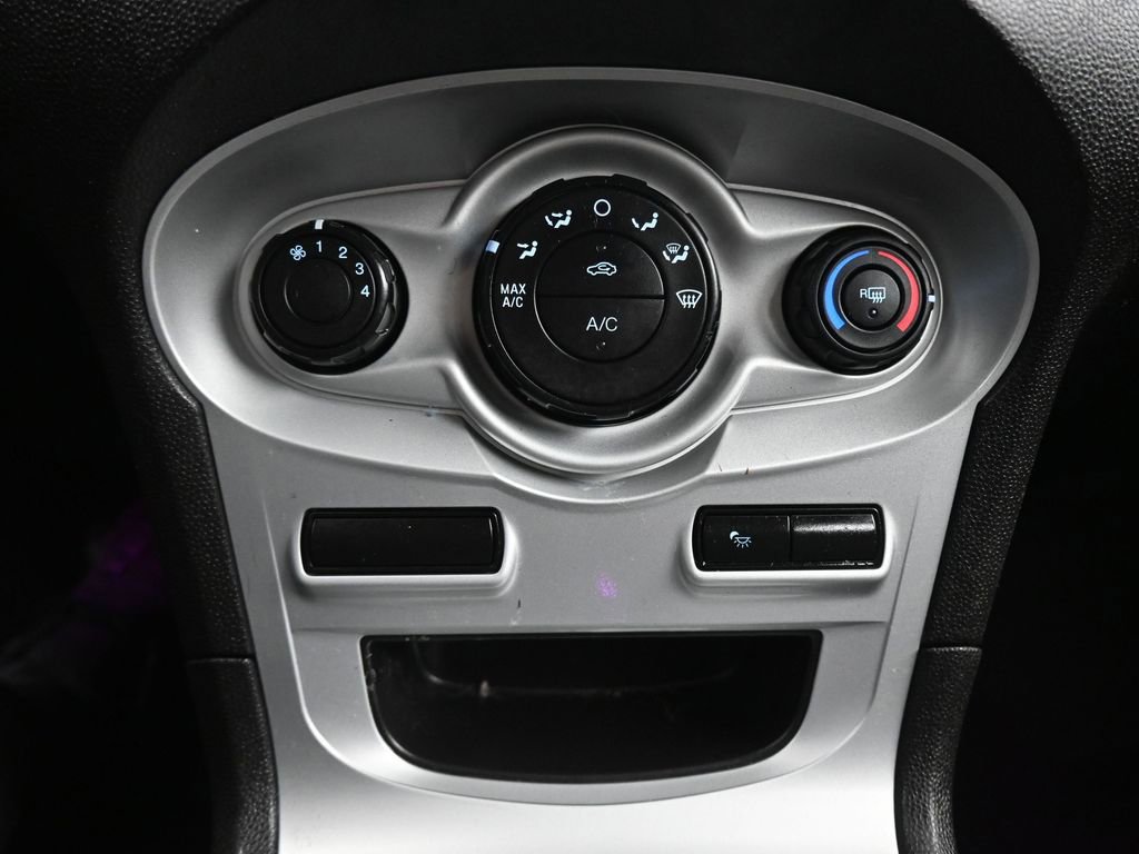 Used 2016 Ford Fiesta SE image 17