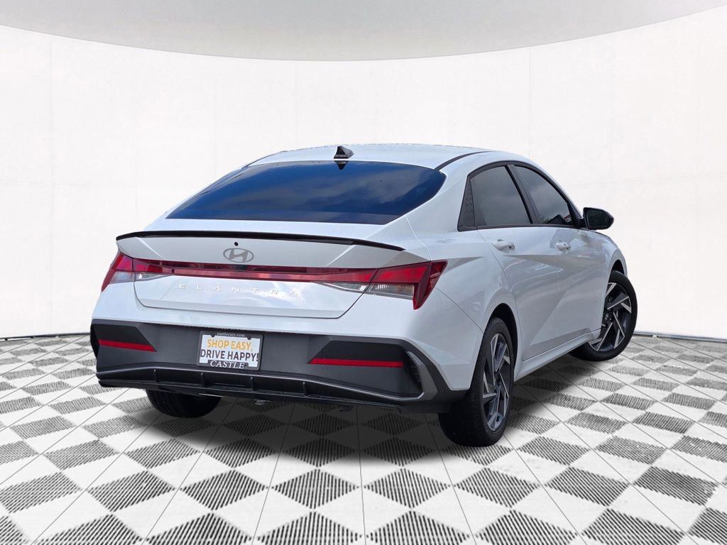 Used 2025 Hyundai Elantra Sport image 16