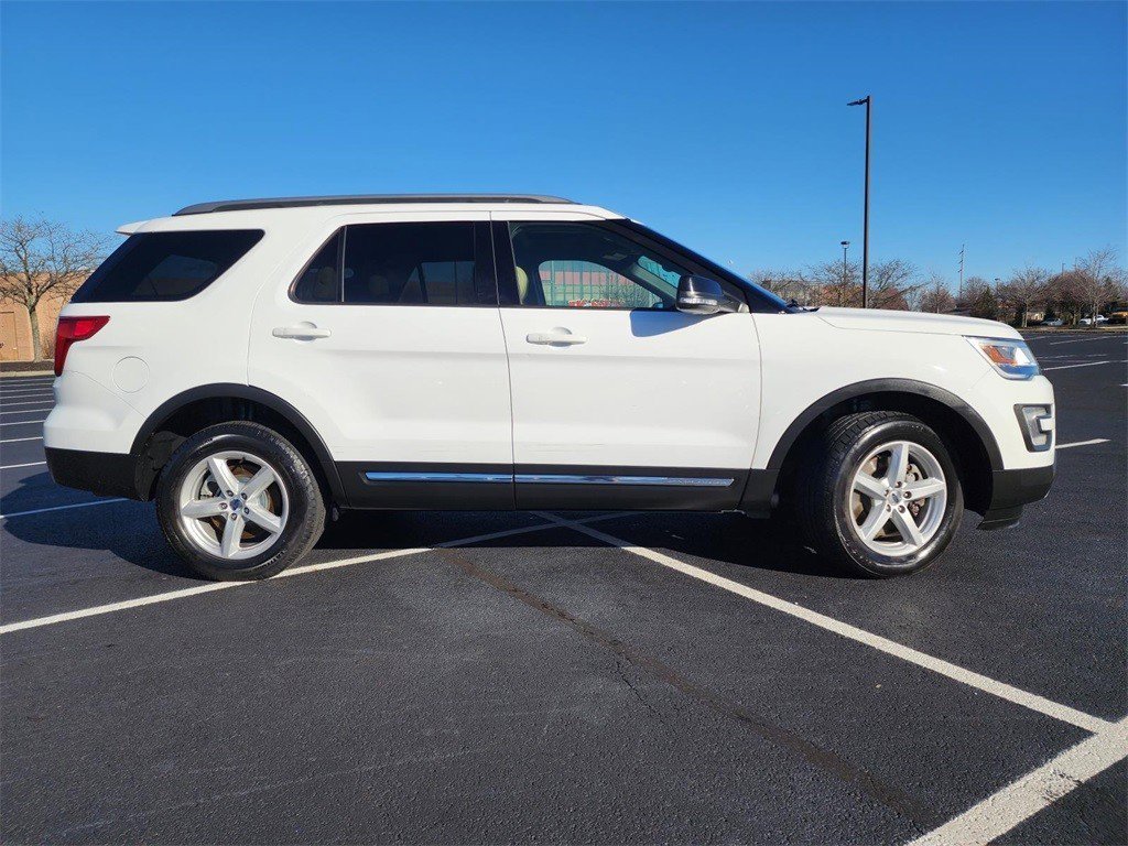 Used 2017 Ford Explorer XLT w/ Equipment Group 202A image 19