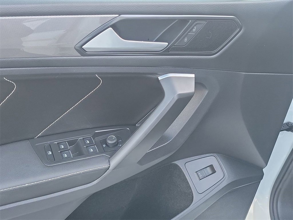 Used 2022 Volkswagen Tiguan SE image 24