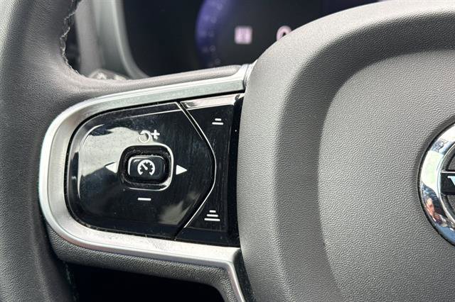 Used 2023 Volvo V60 B5 Cross Country Plus w/ Climate Package image 25