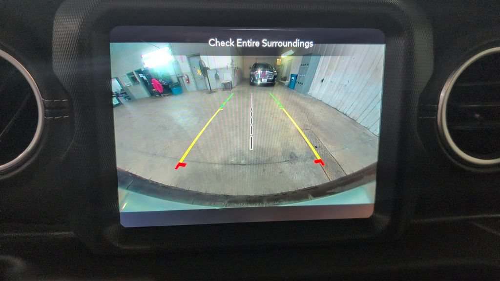 Used 2020 Jeep Wrangler Unlimited Sahara w/ Uconnect 4C Nav & Sound Group AWD/4WD image 16
