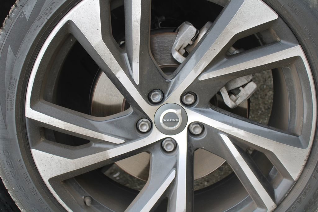 Used 2021 Volvo XC40 T5 R-Design image 18