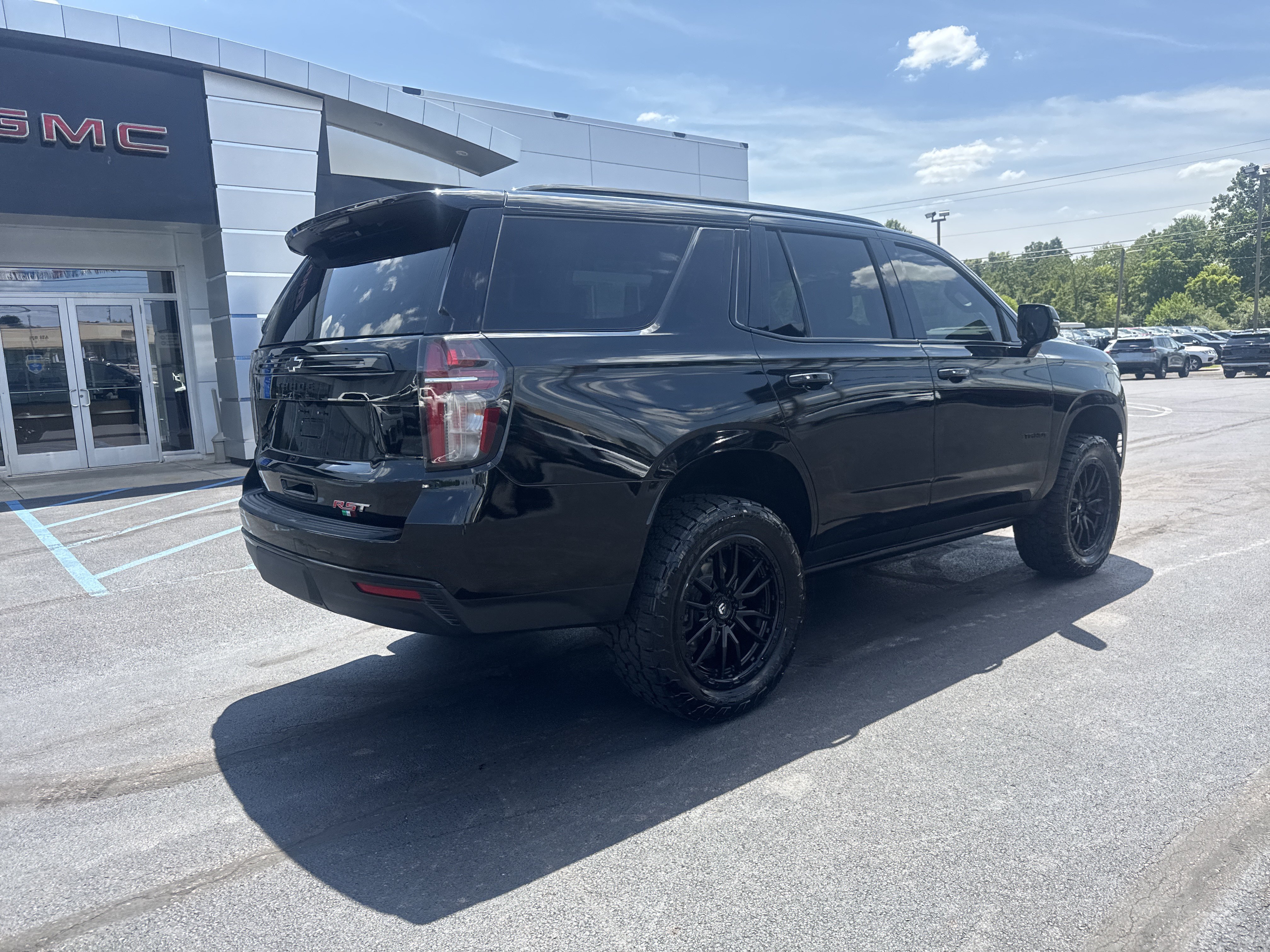 Used 2023 Chevrolet Tahoe RST w/ Luxury Package AWD/4WD video 3