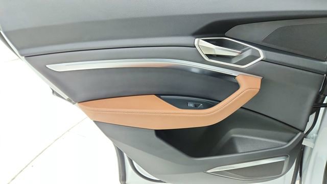 Used 2024 Audi Q8 e-tron Premium Plus w/ Premium Plus Package image 31