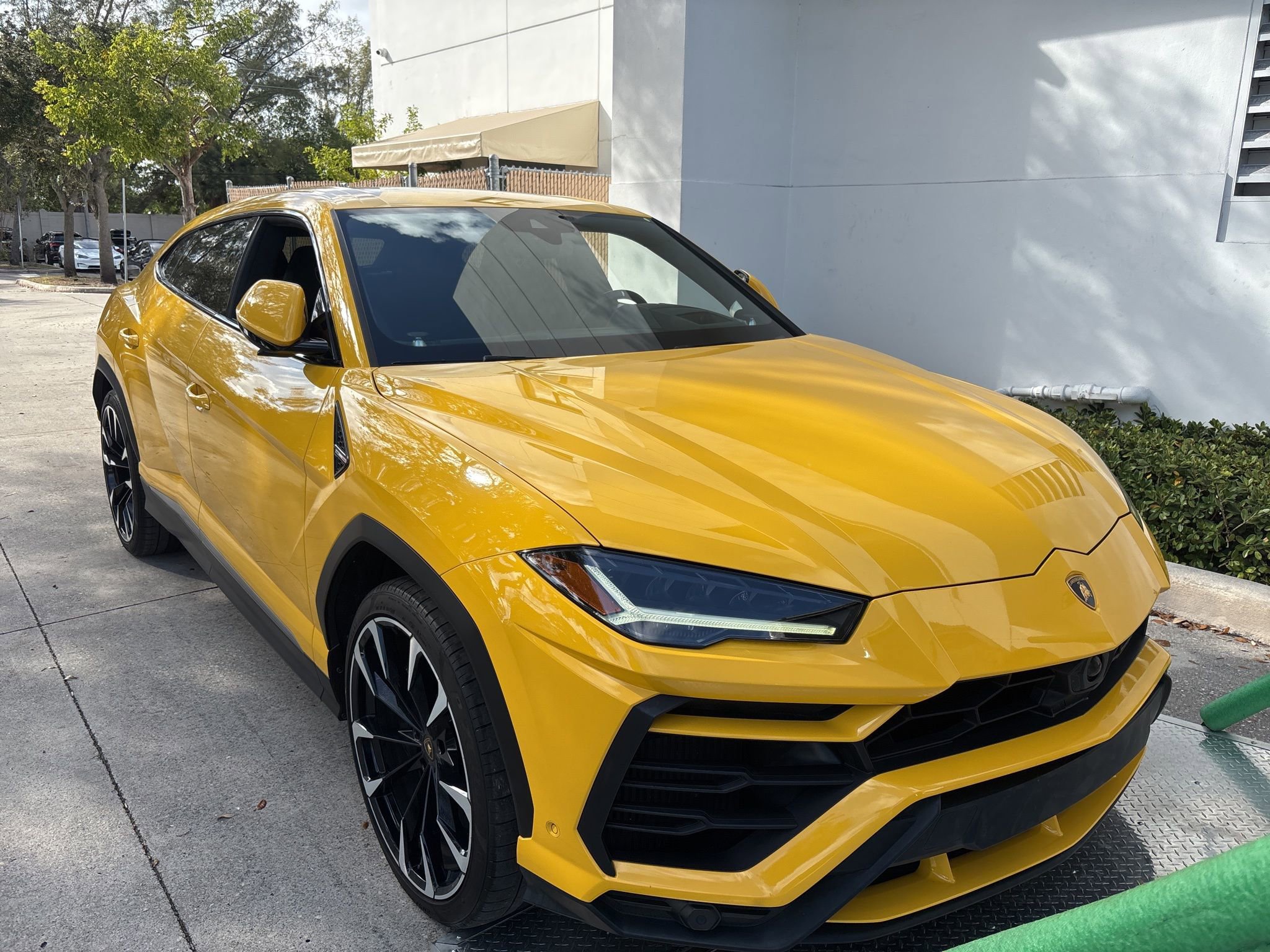 Used 2021 Lamborghini Urus image 2