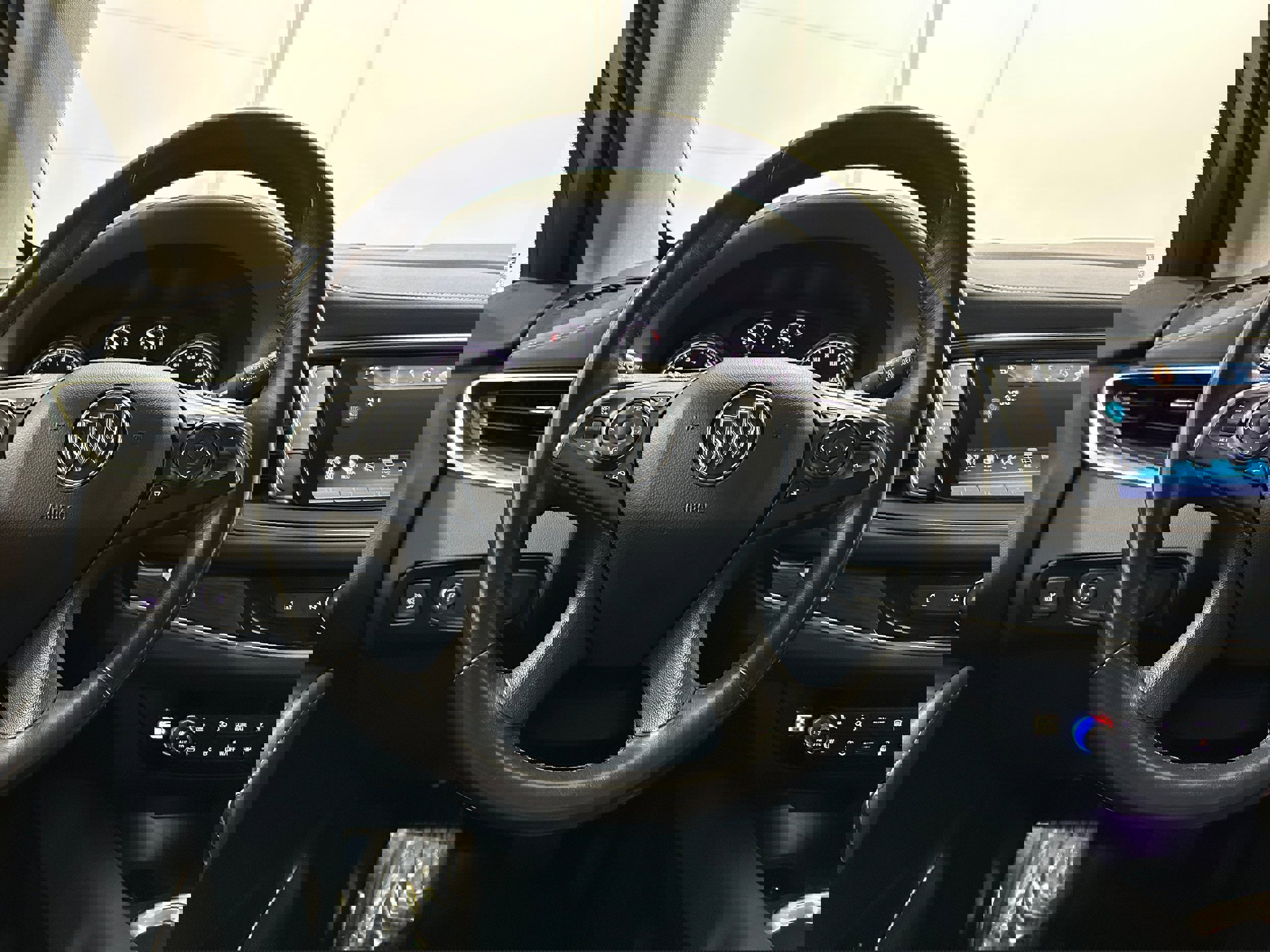 Used 2018 Buick Enclave Premium image 12