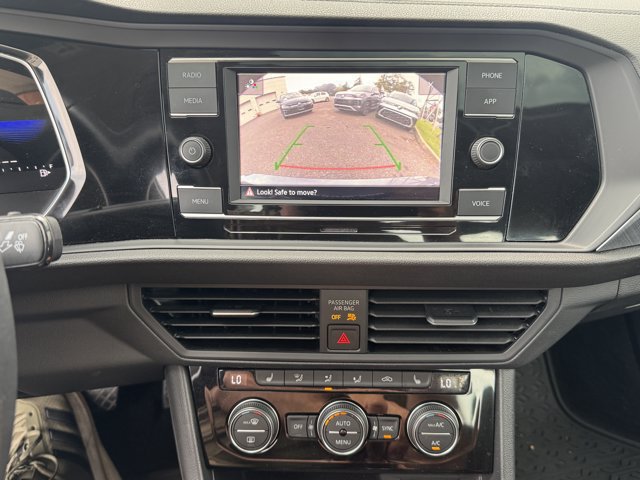 Used 2023 Volkswagen Jetta SE w/ Panoramic Sunroof Package FWD image 19