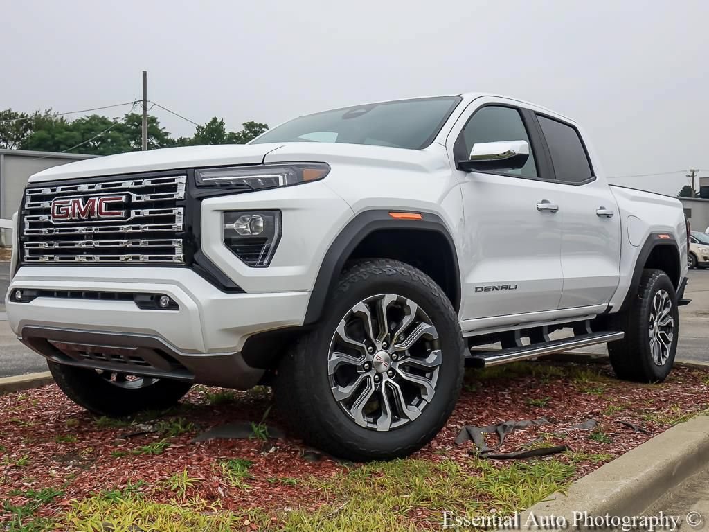 New 2026 GMC Canyon Denali w/ LPO, Black Badging Package AWD/4WD image 2