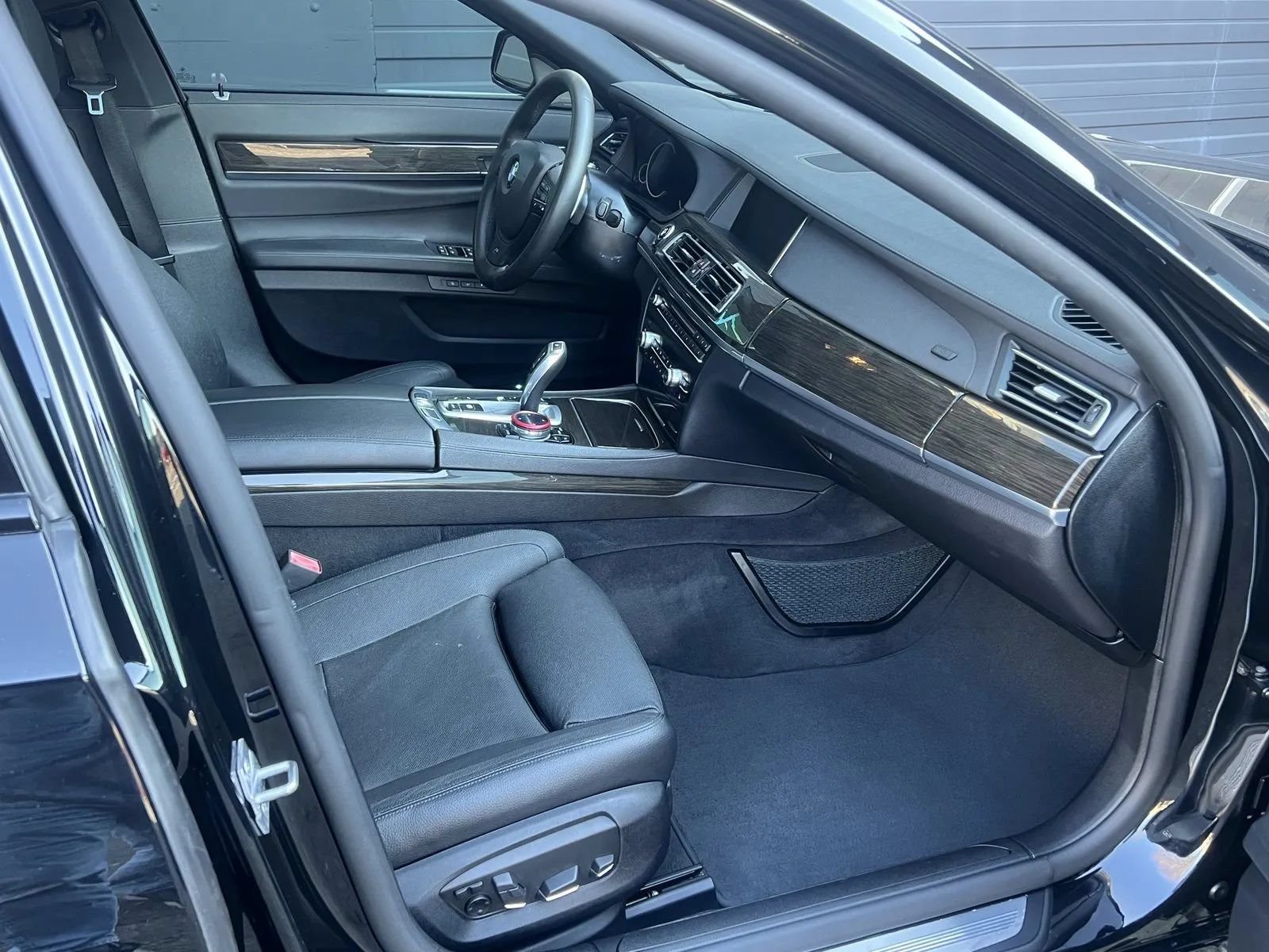 Used 2015 BMW 740i RWD image 15