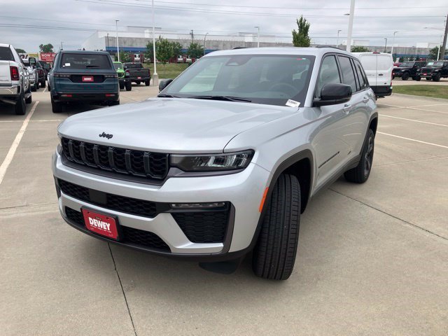 New 2026 Jeep Grand Cherokee Limited w/ Limited Altitude Package AWD/4WD image 3