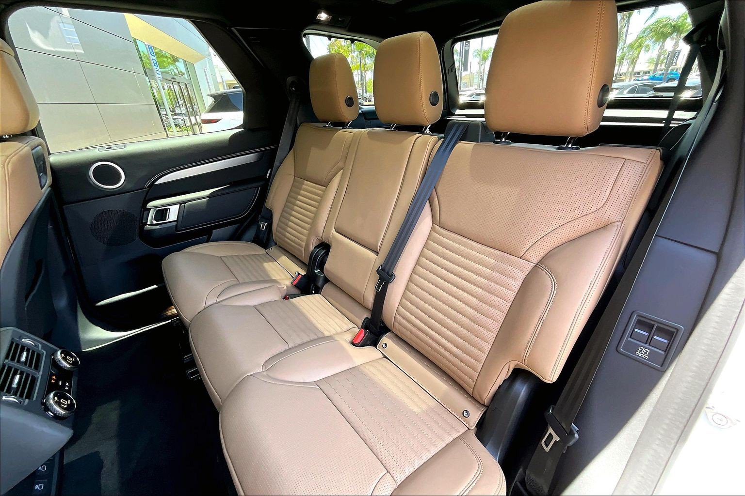 New 2026 Land Rover Discovery Limited Edition AWD/4WD image 10