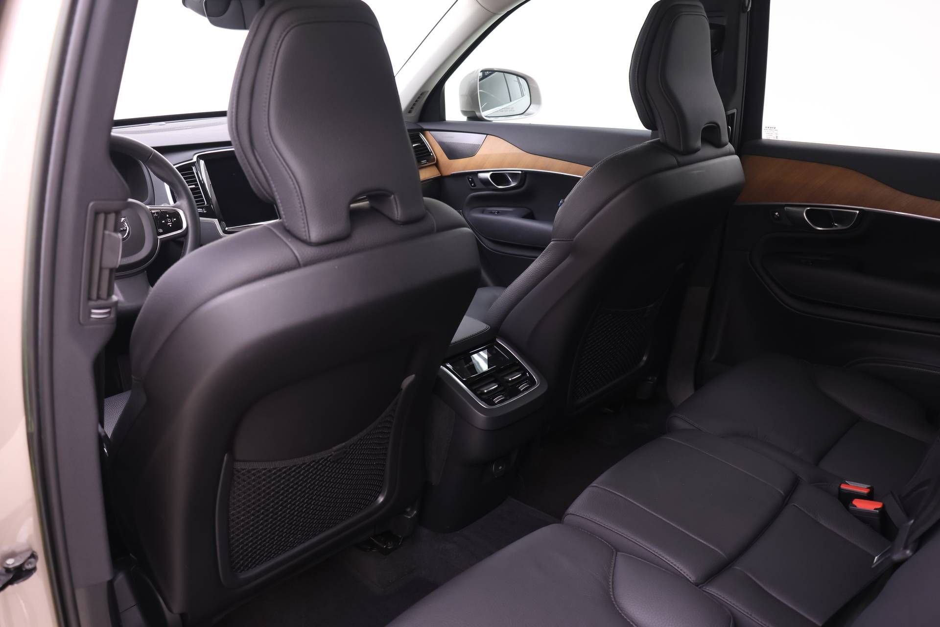 Certified 2023 Volvo XC90 B6 Plus w/ Protection Package Premier AWD/4WD image 14