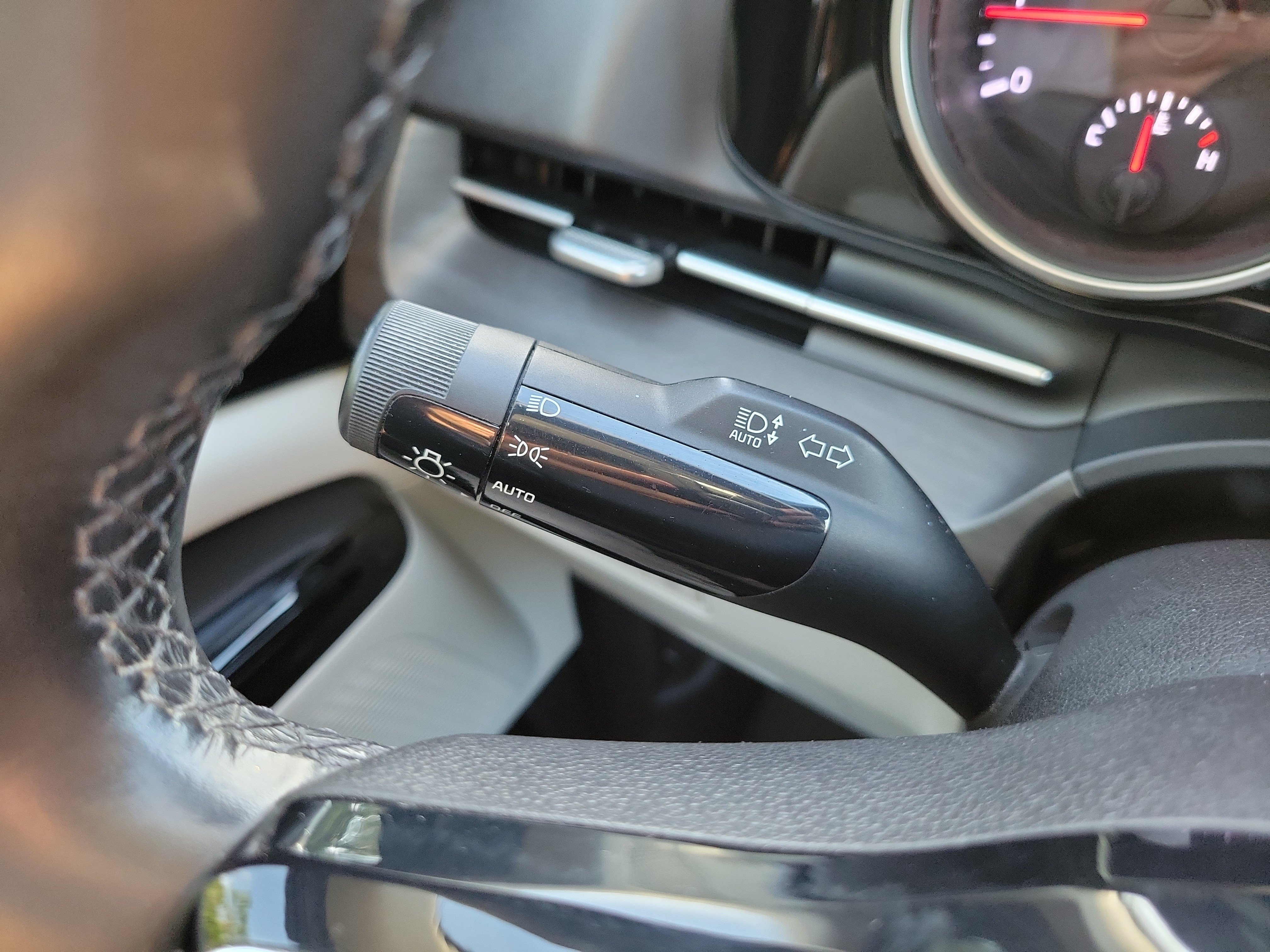 Used 2022 Kia Carnival EX FWD image 29