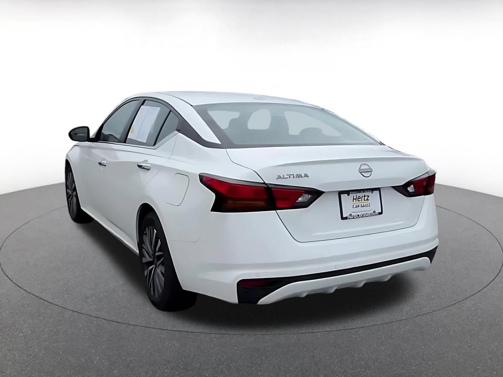 Used 2025 Nissan Altima 2.5 SV FWD image 11