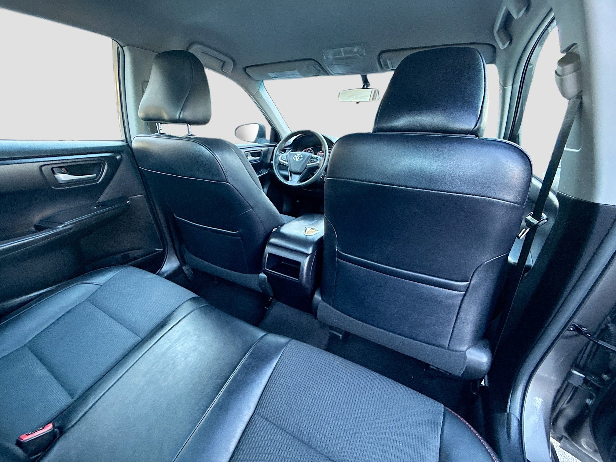 Used 2017 Toyota Camry SE image 26