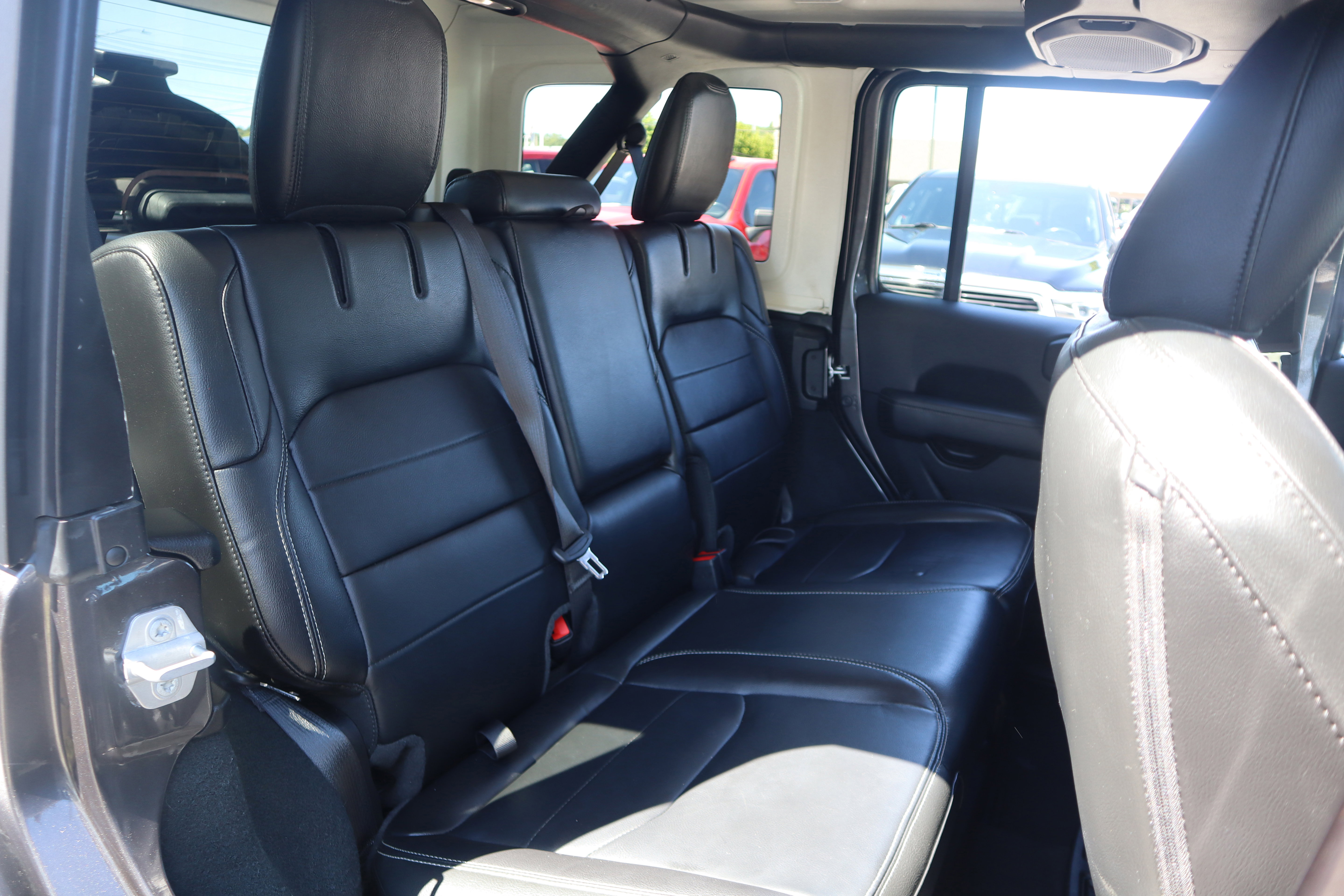 Used 2022 Jeep Wrangler Unlimited Sahara w/ Cold Weather Group image 36