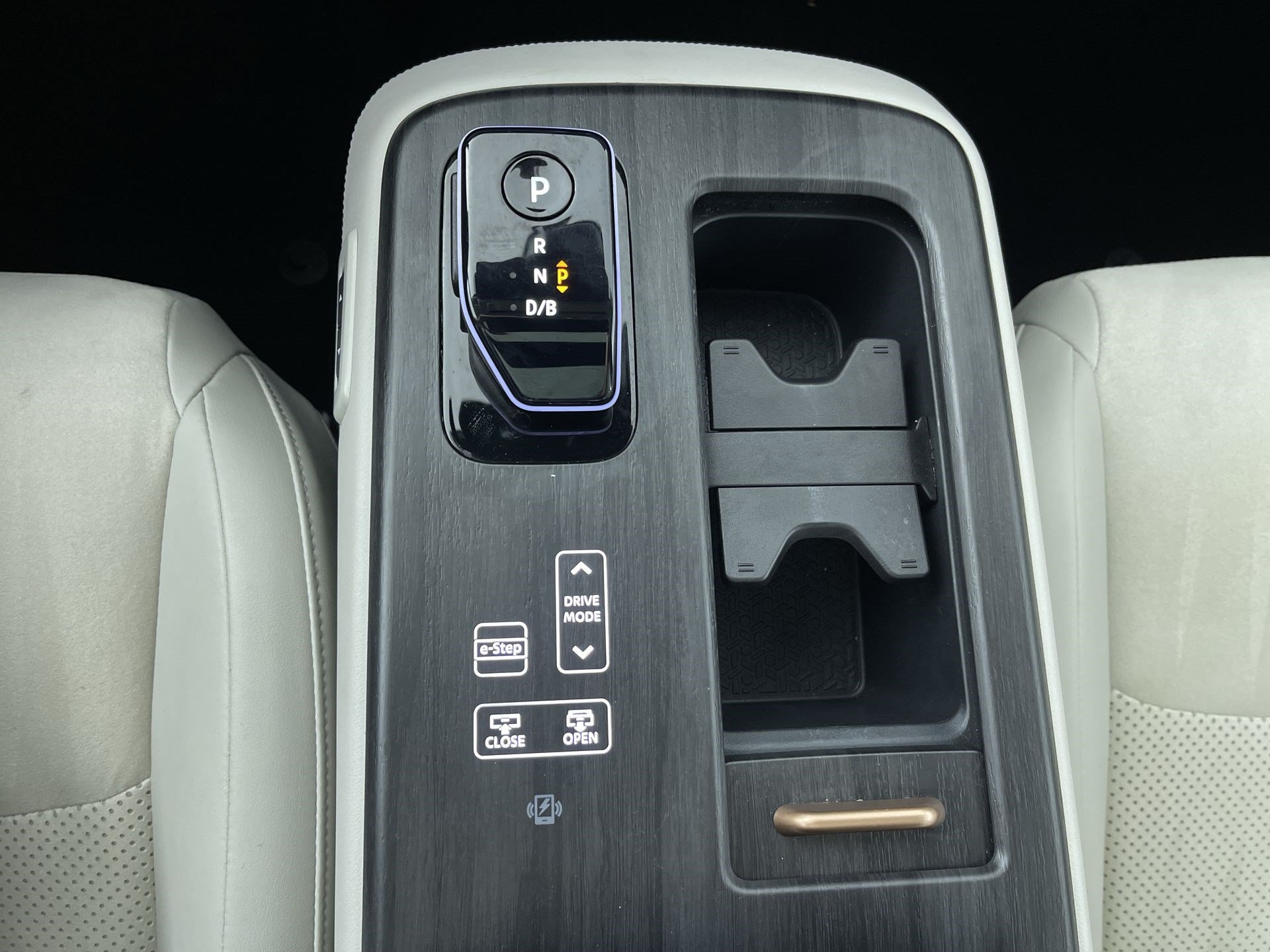 Certified 2024 Nissan Ariya AWD image 22