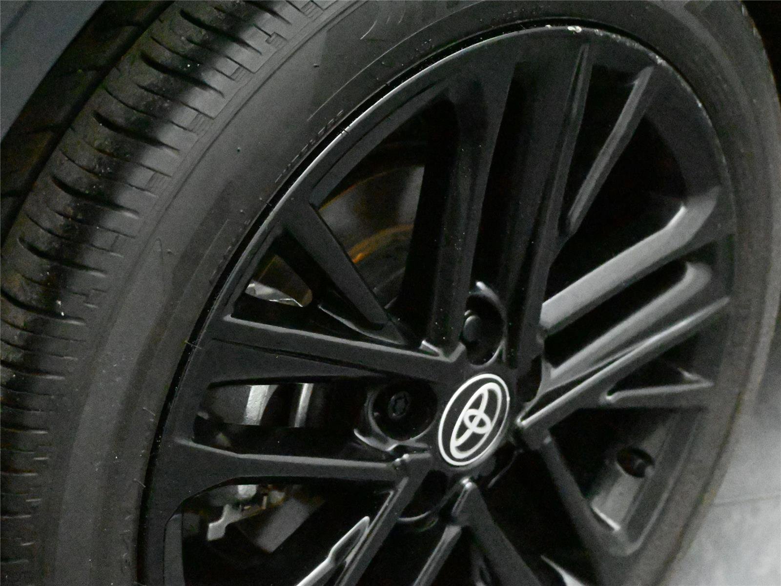 Used 2025 Toyota Camry SE w/ Convenience Package image 12