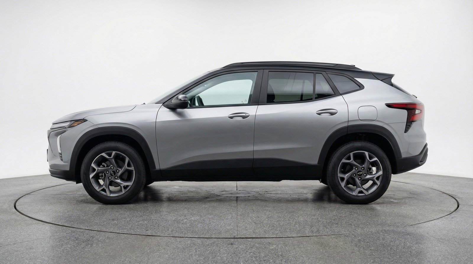 Used 2025 Chevrolet Trax LT FWD image 5