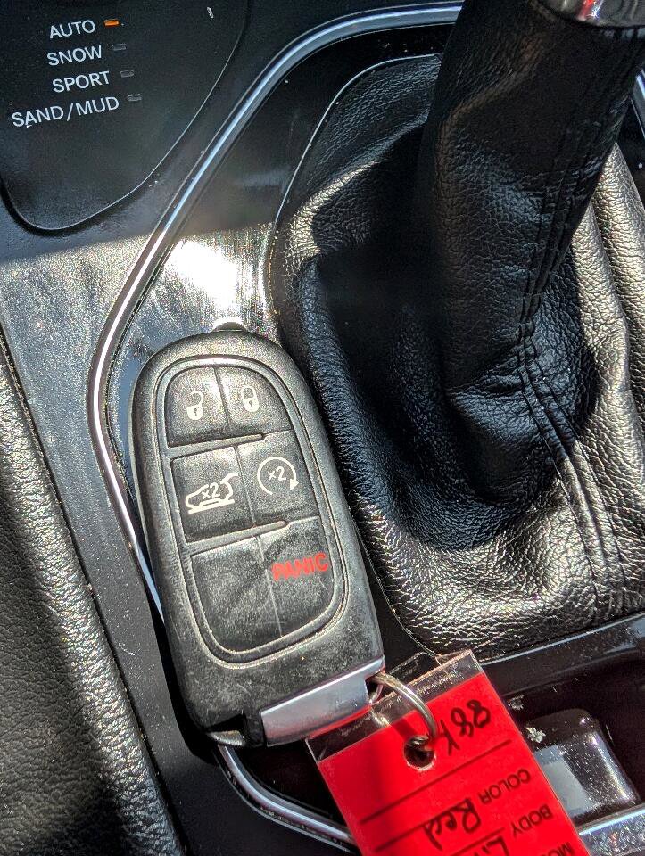 Used 2019 Jeep Cherokee Limited w/ Luxury Group image 22