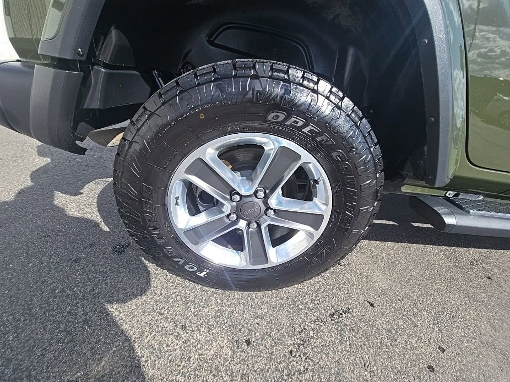 Used 2022 Jeep Wrangler Unlimited Sahara w/ Dual Top Group image 10