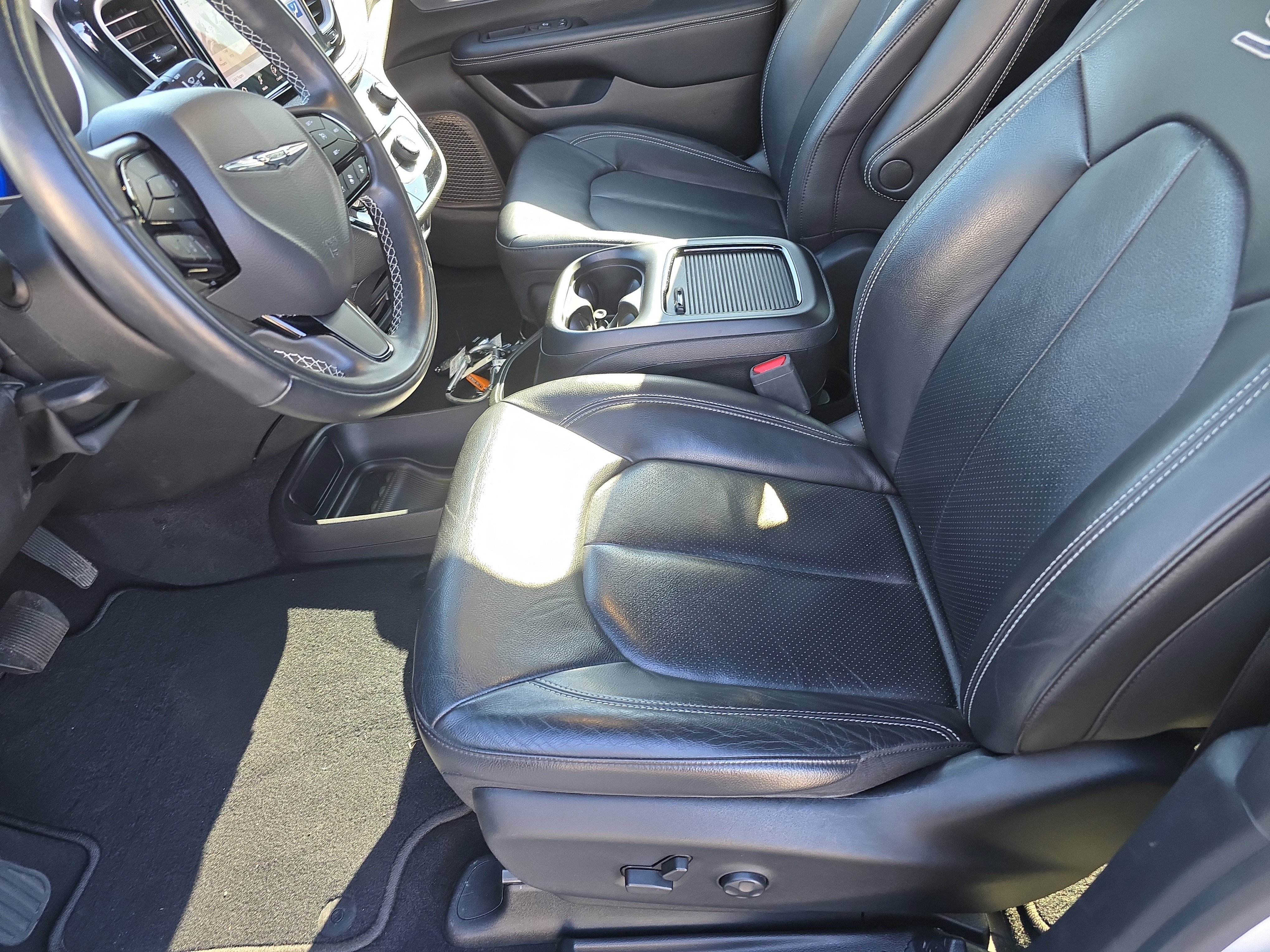 Used 2022 Chrysler Pacifica Touring-L w/ S Appearance Package image 22