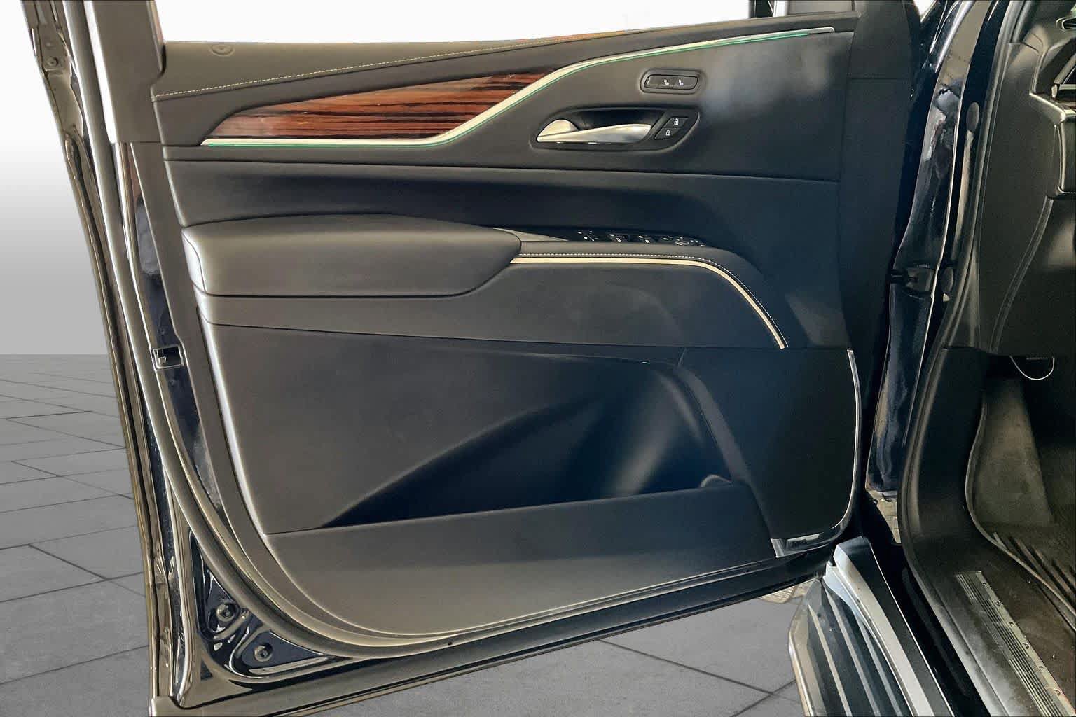 Used 2023 Cadillac Escalade Luxury RWD image 19
