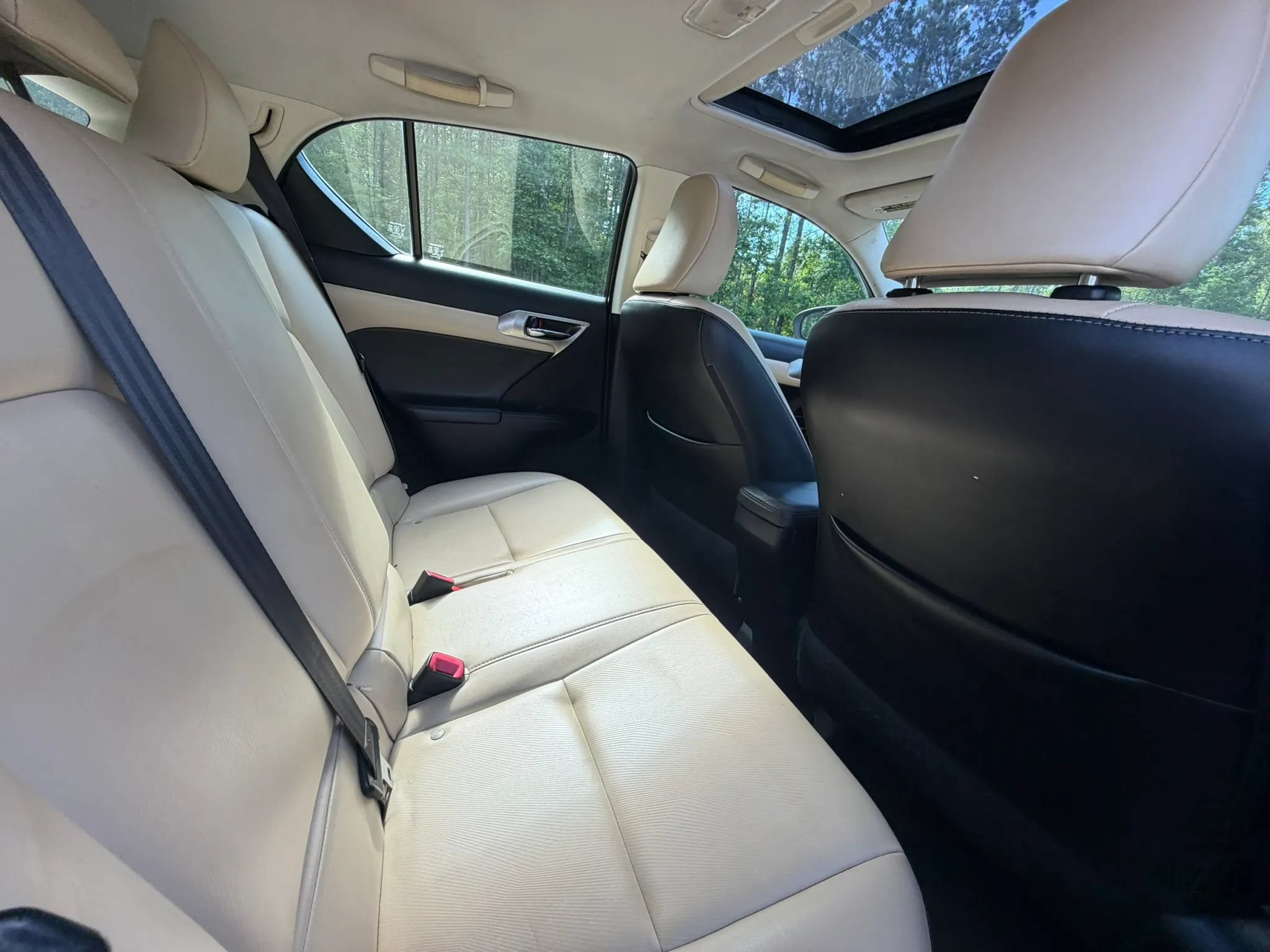 Used 2015 Lexus CT 200h FWD image 19