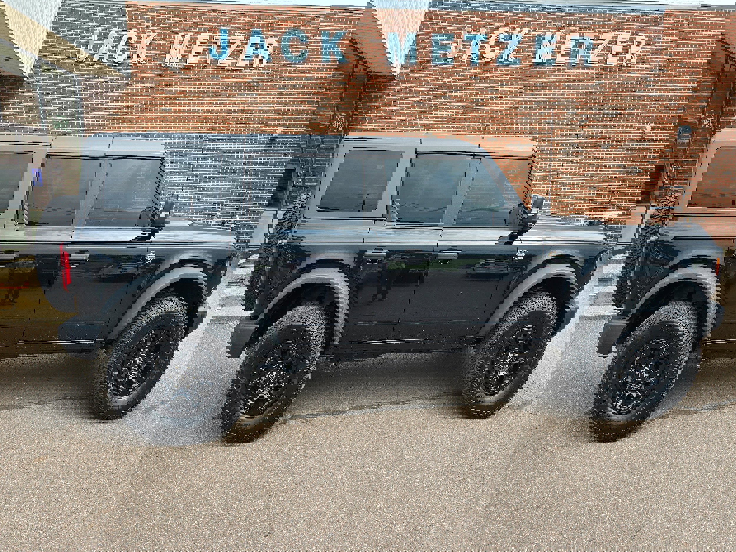 Used 2023 Ford Bronco Wildtrak image 8