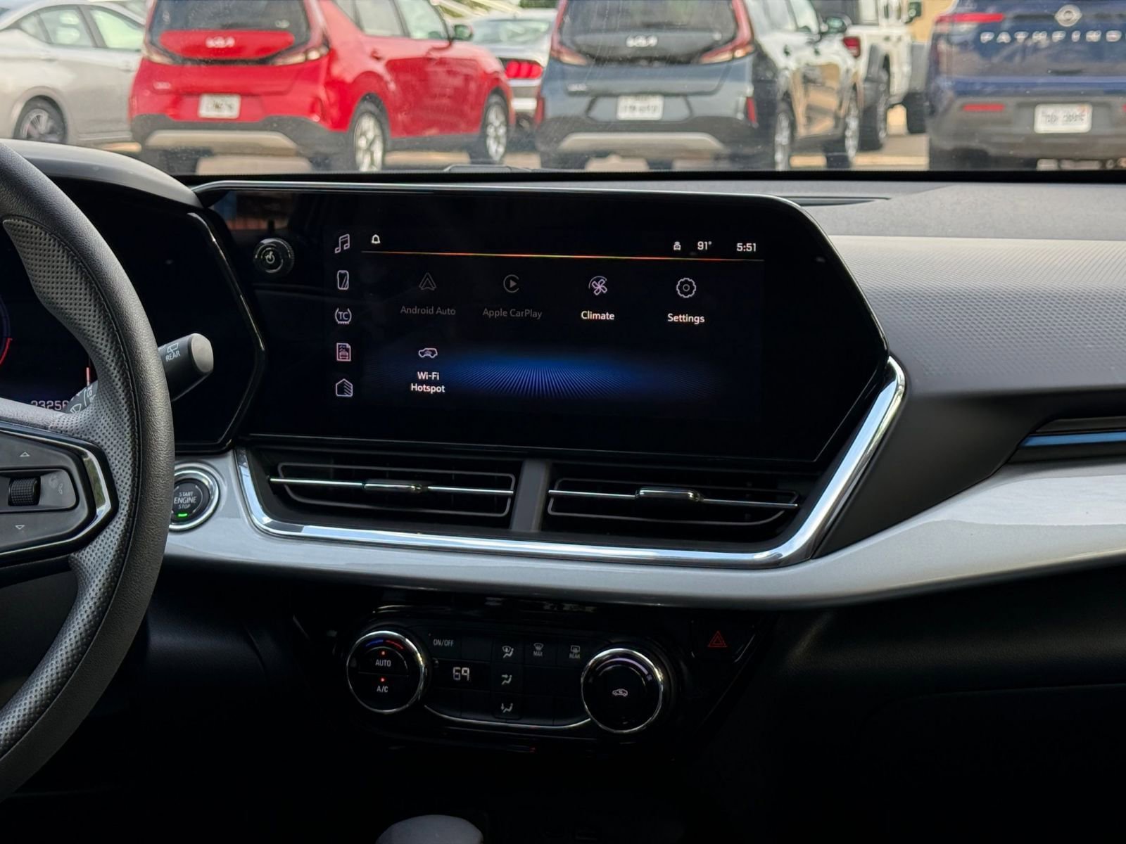 Used 2025 Chevrolet Trax LT FWD image 17