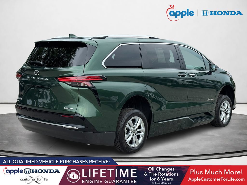 Used 2026 Toyota Sienna Limited FWD image 3