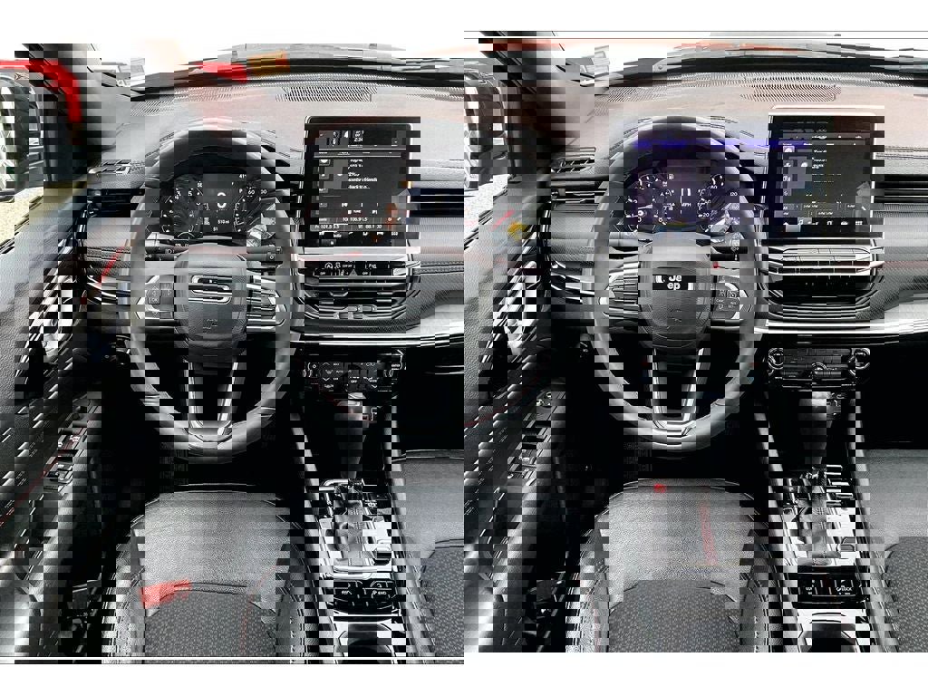 Used 2023 Jeep Compass Trailhawk image 6