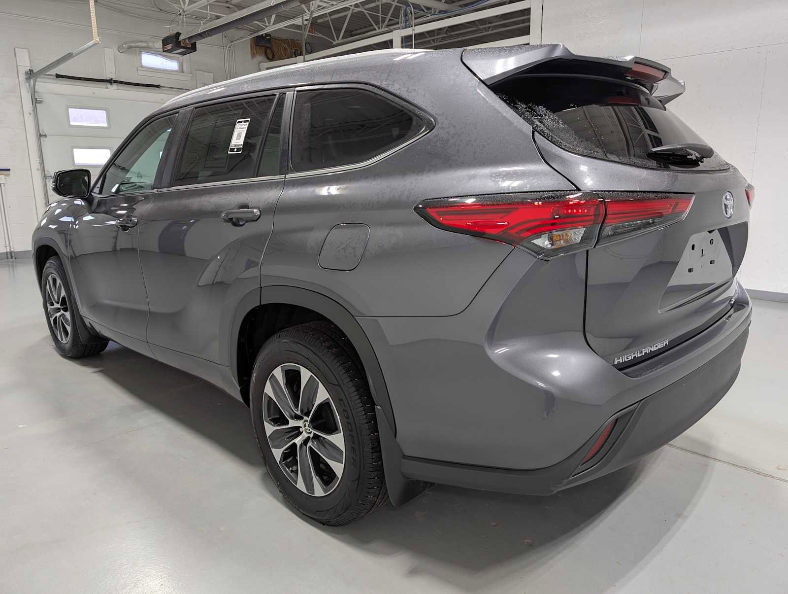 Used 2023 Toyota Highlander XLE image 10