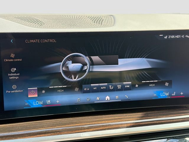 Used 2025 BMW X5 xDrive40i w/ Climate Comfort Package image 35