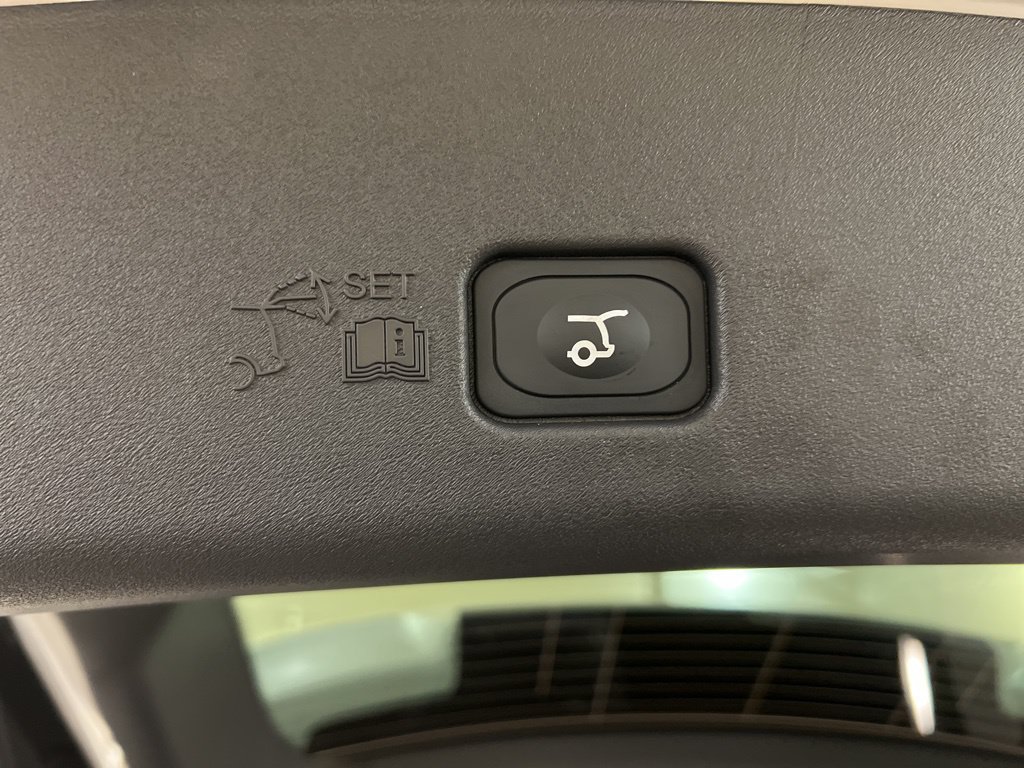 Used 2026 Lincoln Nautilus Premier AWD/4WD image 37
