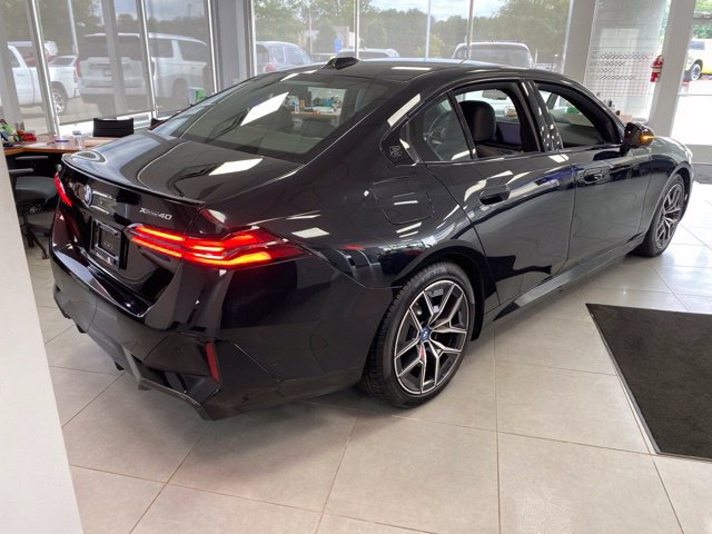 Used 2025 BMW i5 xDrive40 w/ M Sport Package AWD/4WD image 3