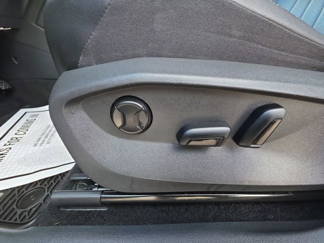 Used 2022 Volkswagen Tiguan SE image 12