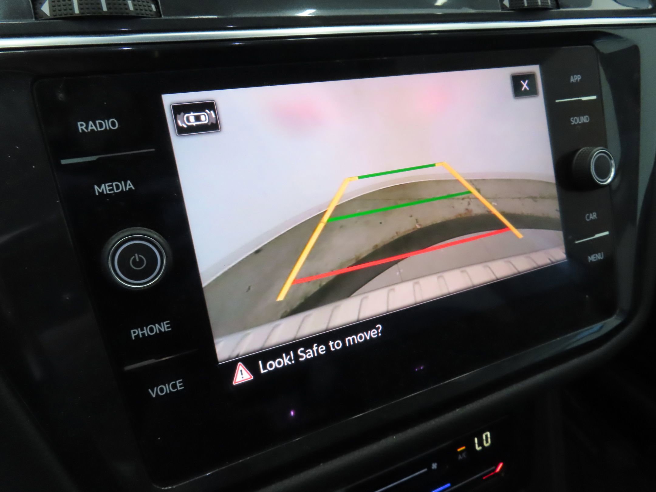 Used 2022 Volkswagen Tiguan SE image 20