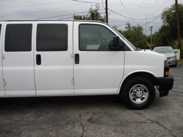 Used 2019 Chevrolet Express 3500 LS image 4