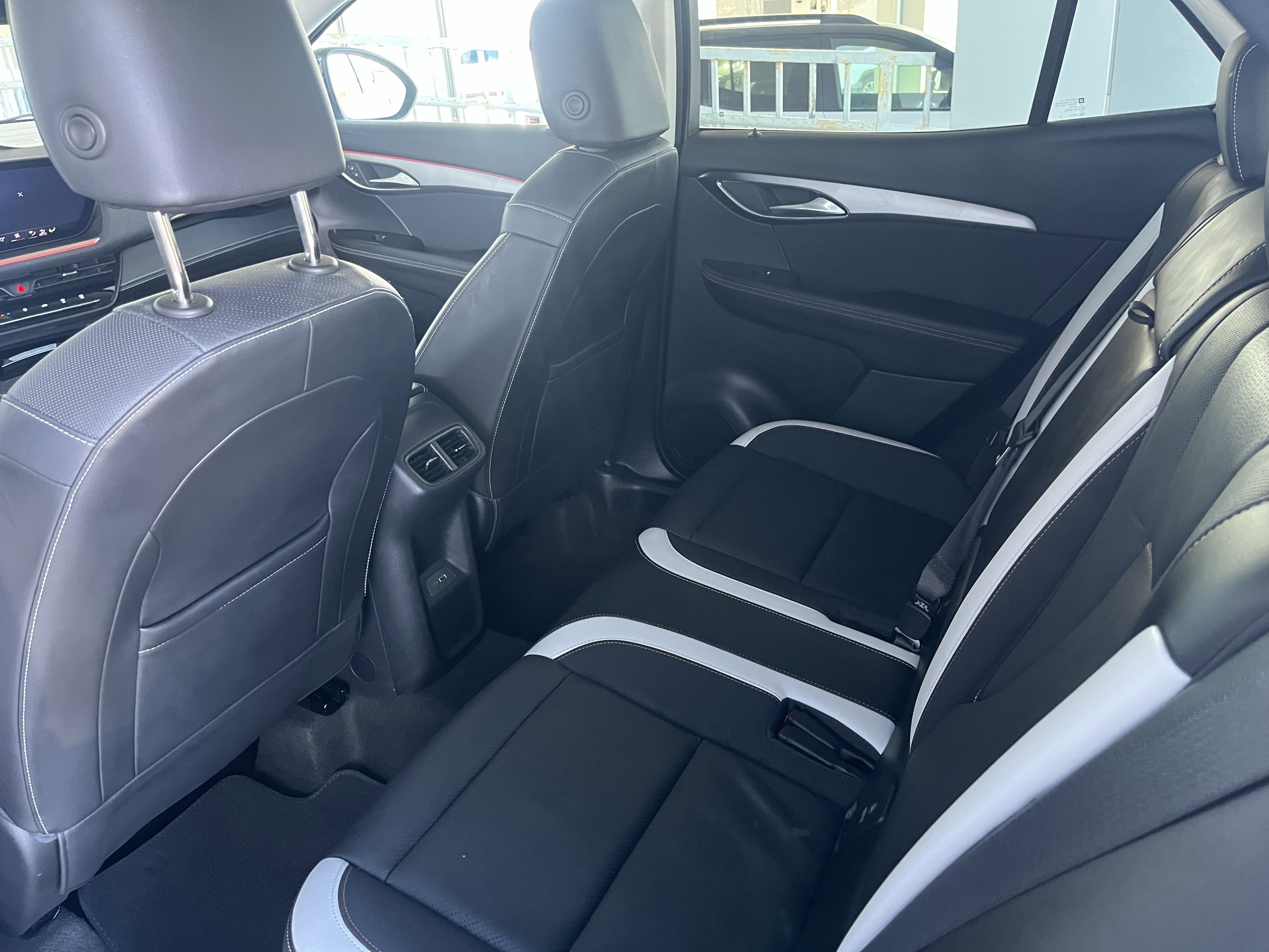 Used 2025 Buick Envision Sport Touring image 8