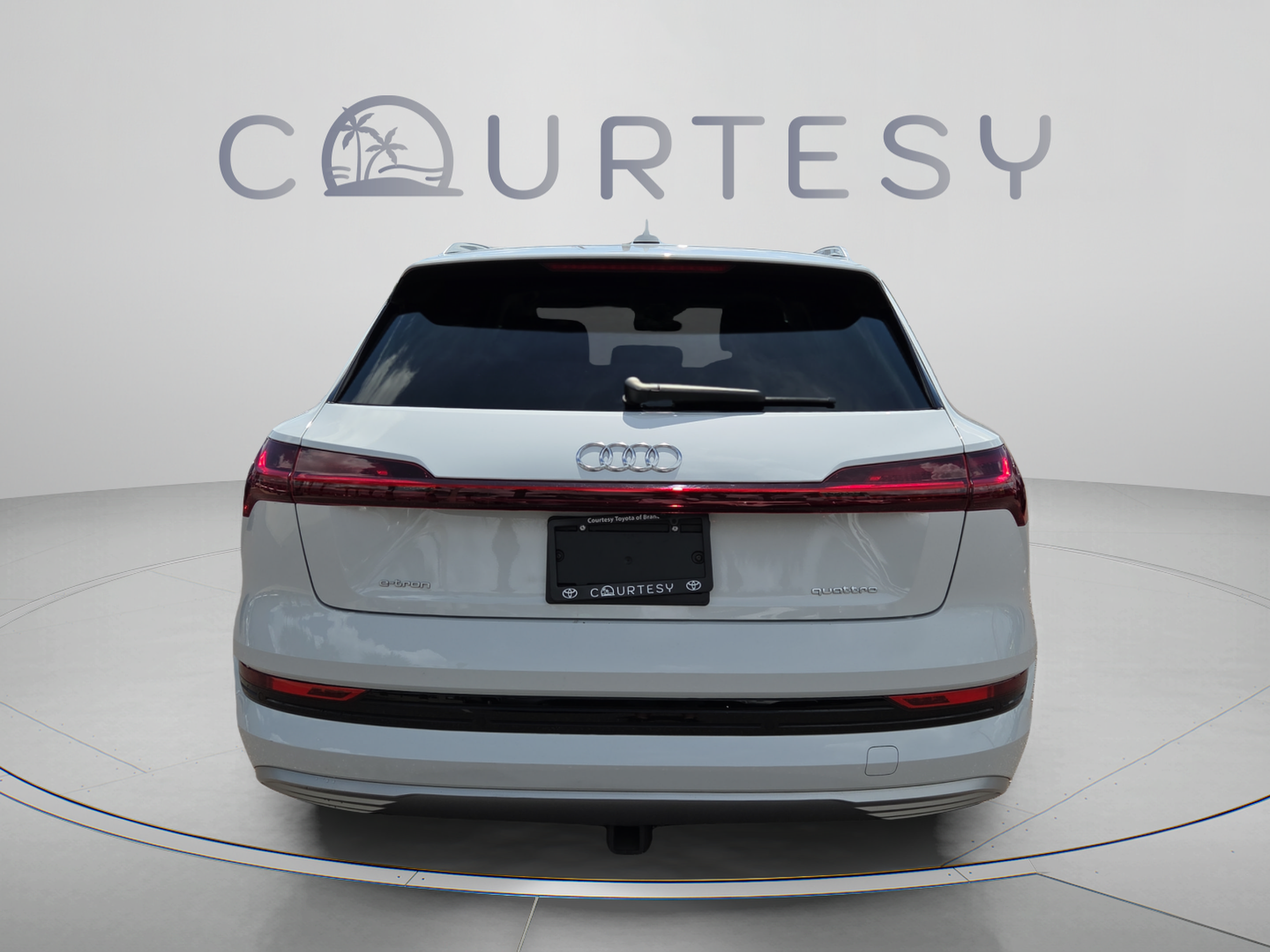 Used 2022 Audi e-tron Premium Plus w/ Premium Plus Package AWD/4WD image 4