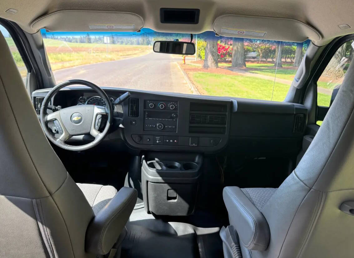 Used 2018 Chevrolet Express 2500 LS w/ Driver Convenience Package RWD image 22