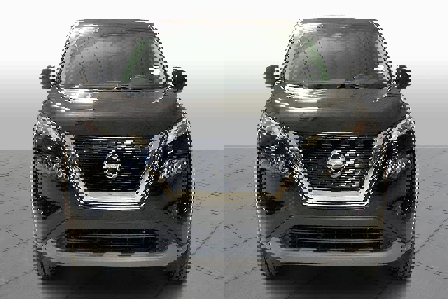 Used 2023 Nissan Rogue S image 4