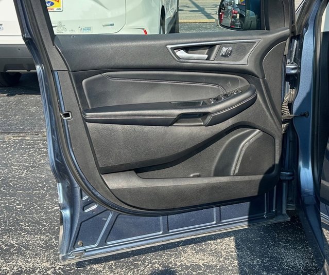 Used 2018 Ford Edge Titanium image 10