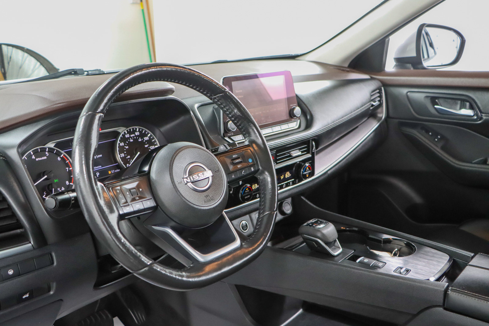 Used 2022 Nissan Rogue SV w/ SV Premium Package FWD image 23
