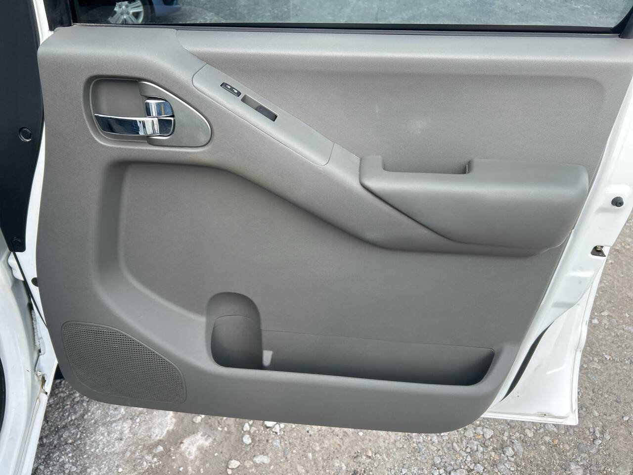 Used 2012 Nissan Frontier SV image 22
