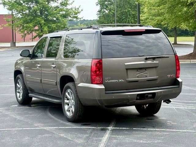 Used 2011 GMC Yukon XL SLT RWD image 5