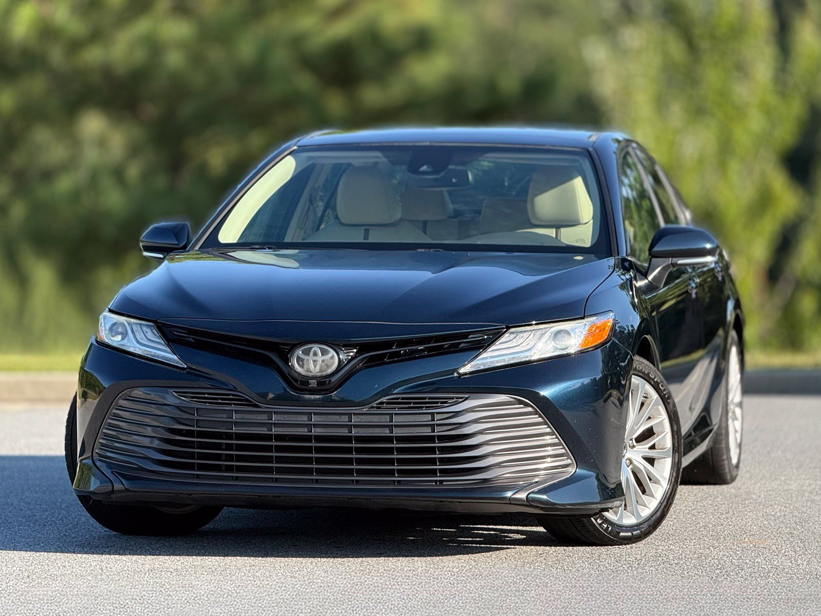 Used 2019 Toyota Camry XLE w/ Carpet Mat Package FWD image 2